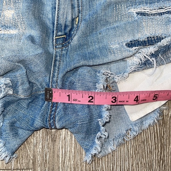 American Eagle Blue Jean Shorts Distressed Frayed Hem size 2 high rise festival - Picture 9 of 9